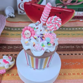 Preview of Faux Pink Candy Cupcake.